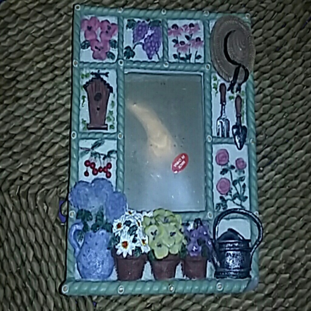 Picture frame loves to garden